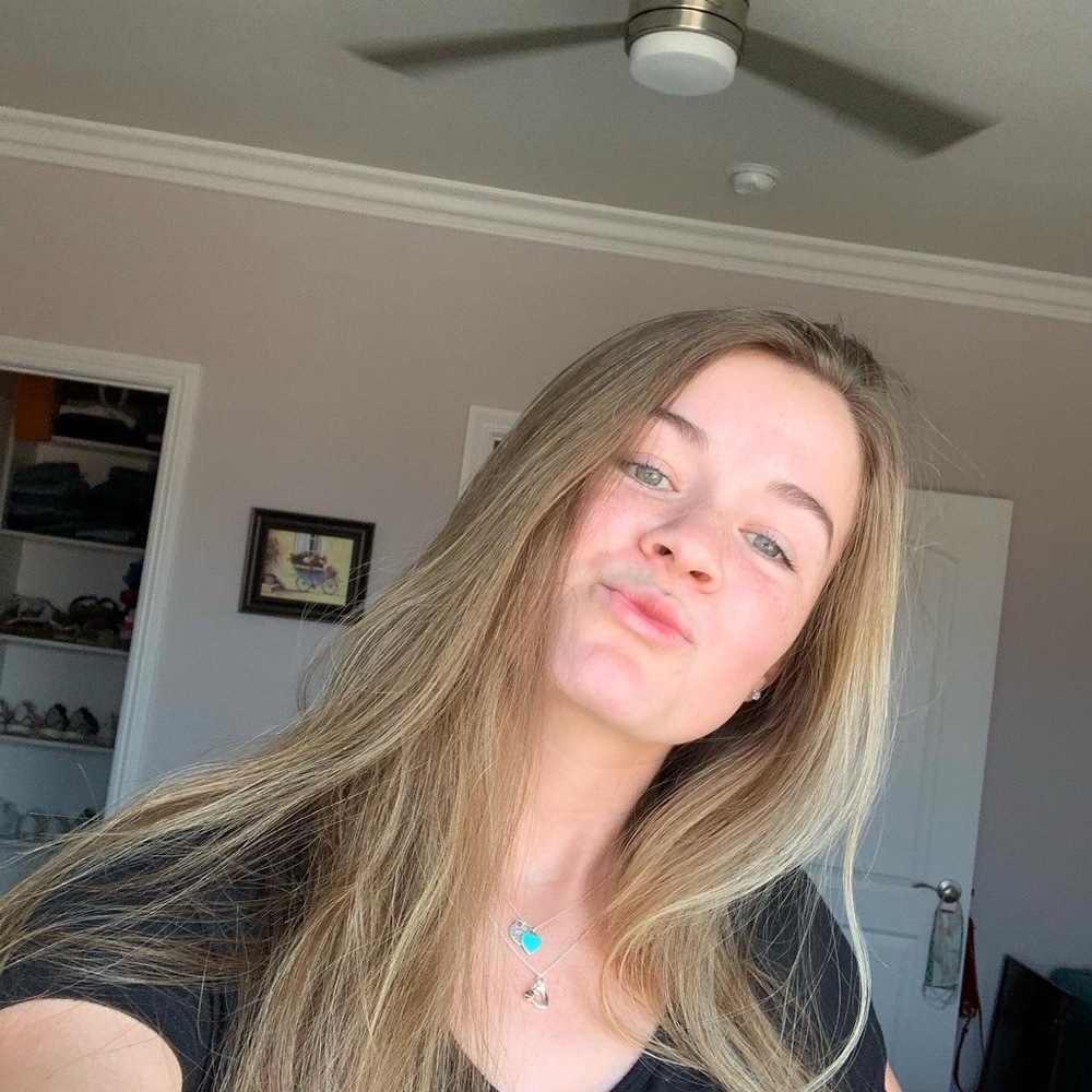 Meet your Posher, Claire